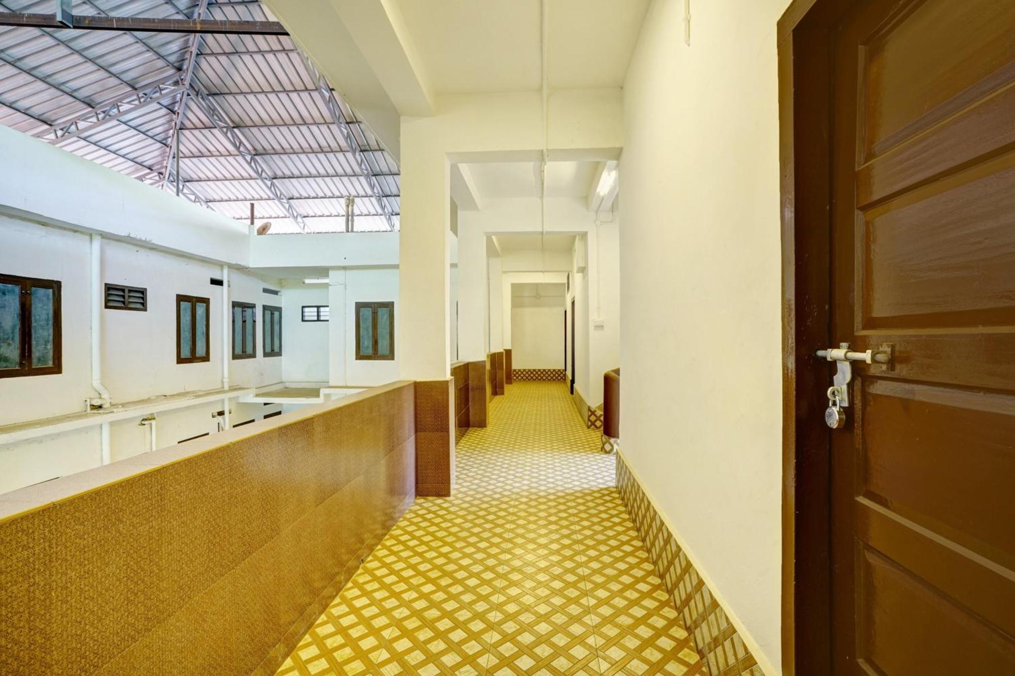 Super Hotel O Ceasar Palace Annex Thodupuzha Экстерьер фото